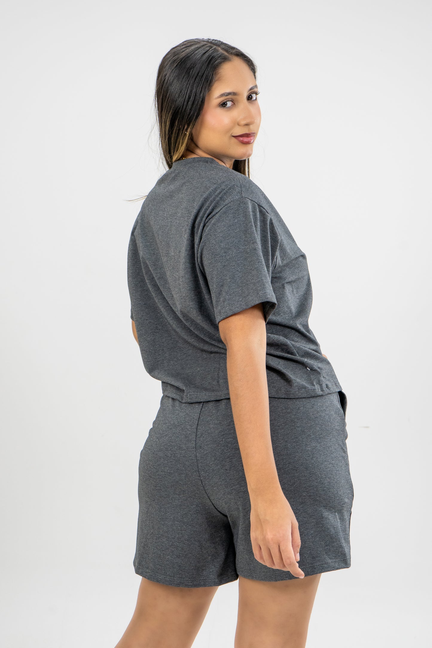 SHORT CRISTAL - COLOR GRIS OSCURO