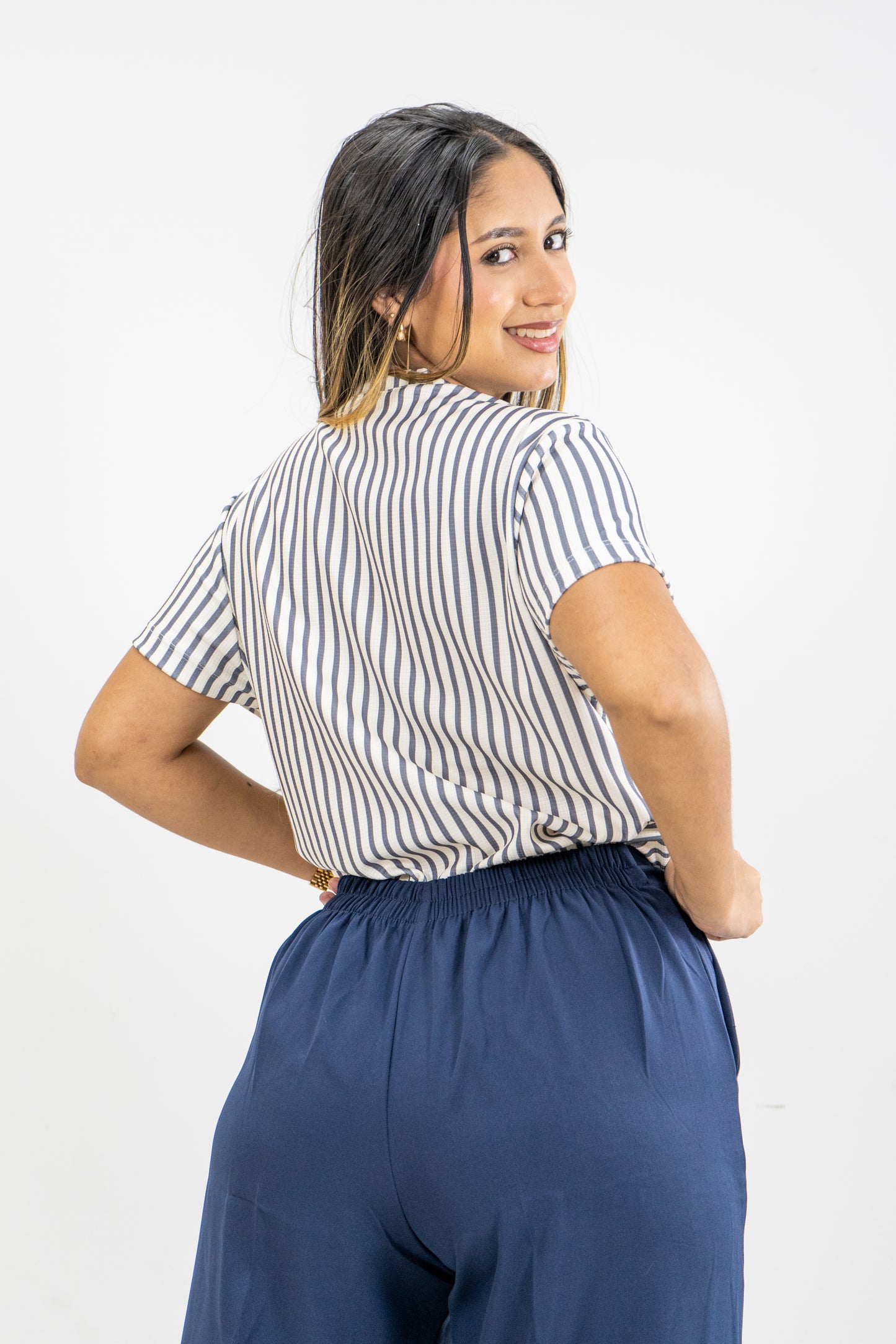 CAMISETA EN MALLA - COLOR GRIS