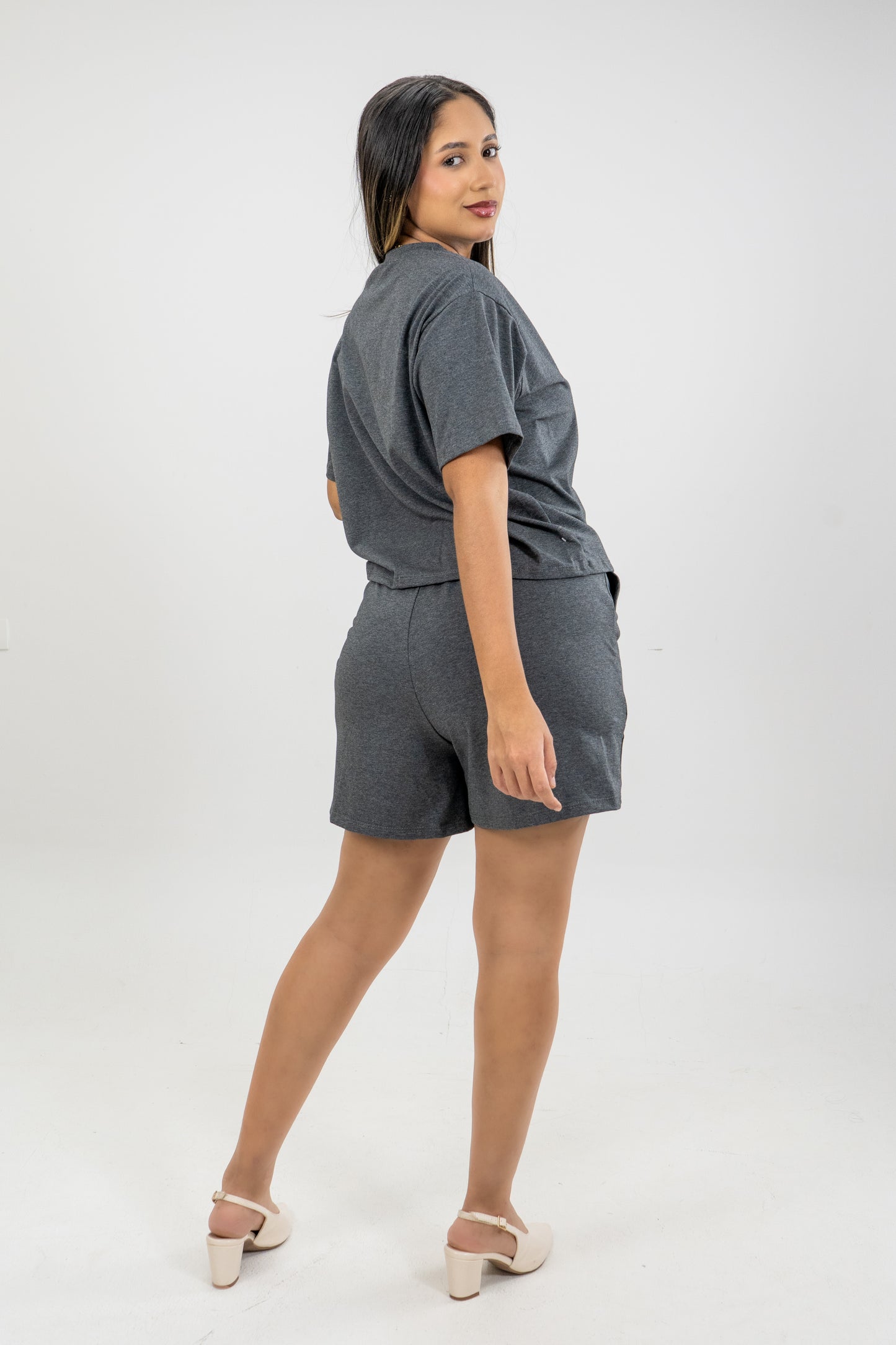 SHORT CRISTAL - COLOR GRIS OSCURO